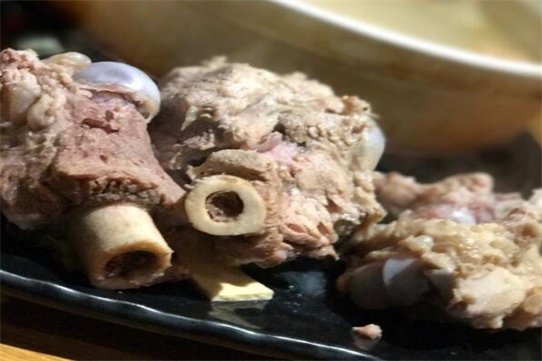 三人行骨头王火锅